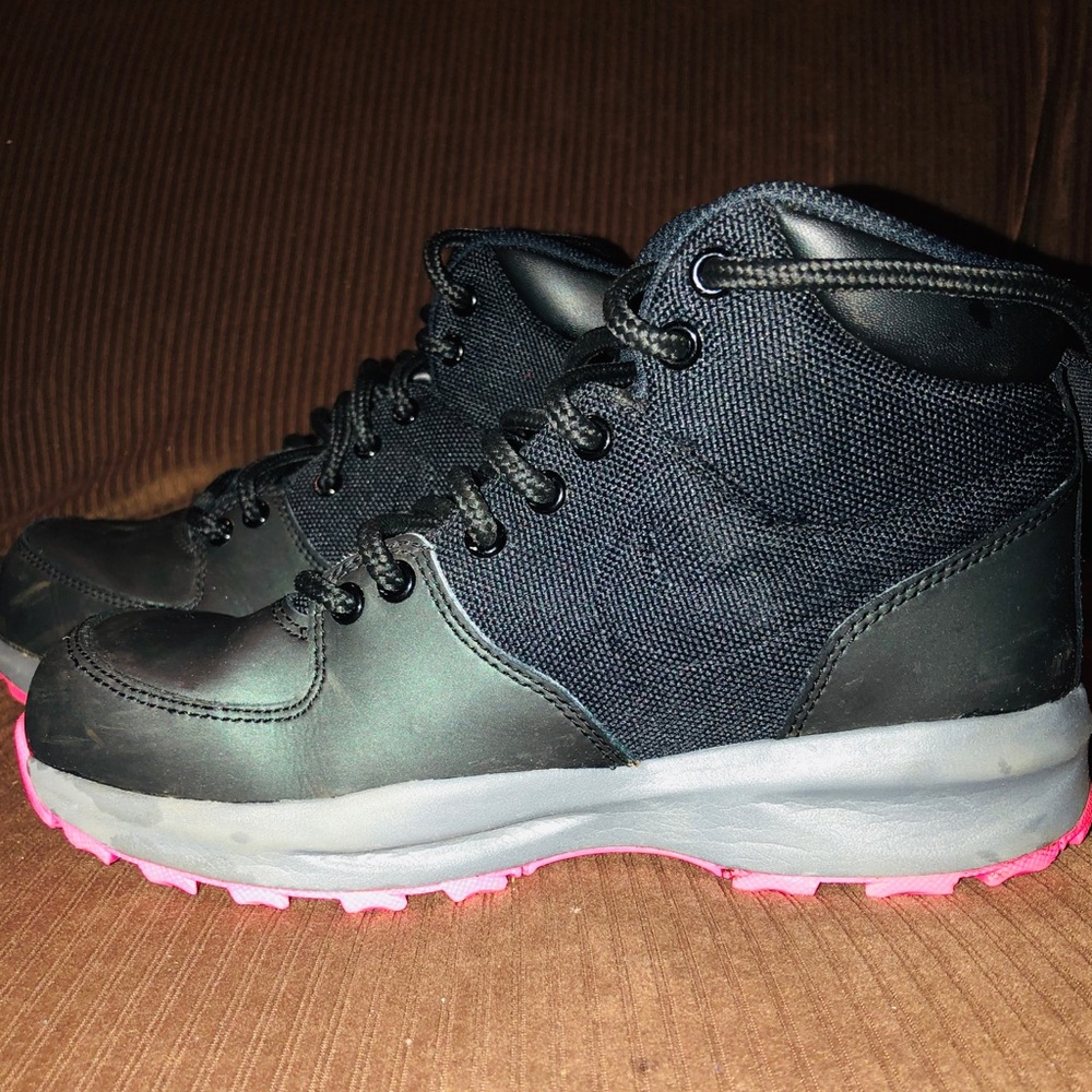Nike Manoa Girls Hiking Boot